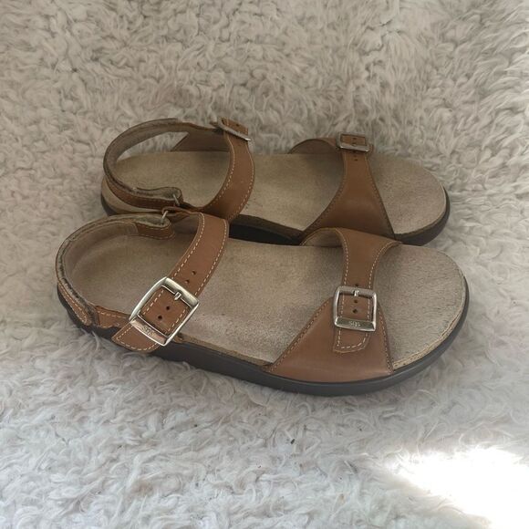 SAS  leather tan Ankle Strap Comfort Sandals silver tone buckles SZ9W. - Picture 1 of 8